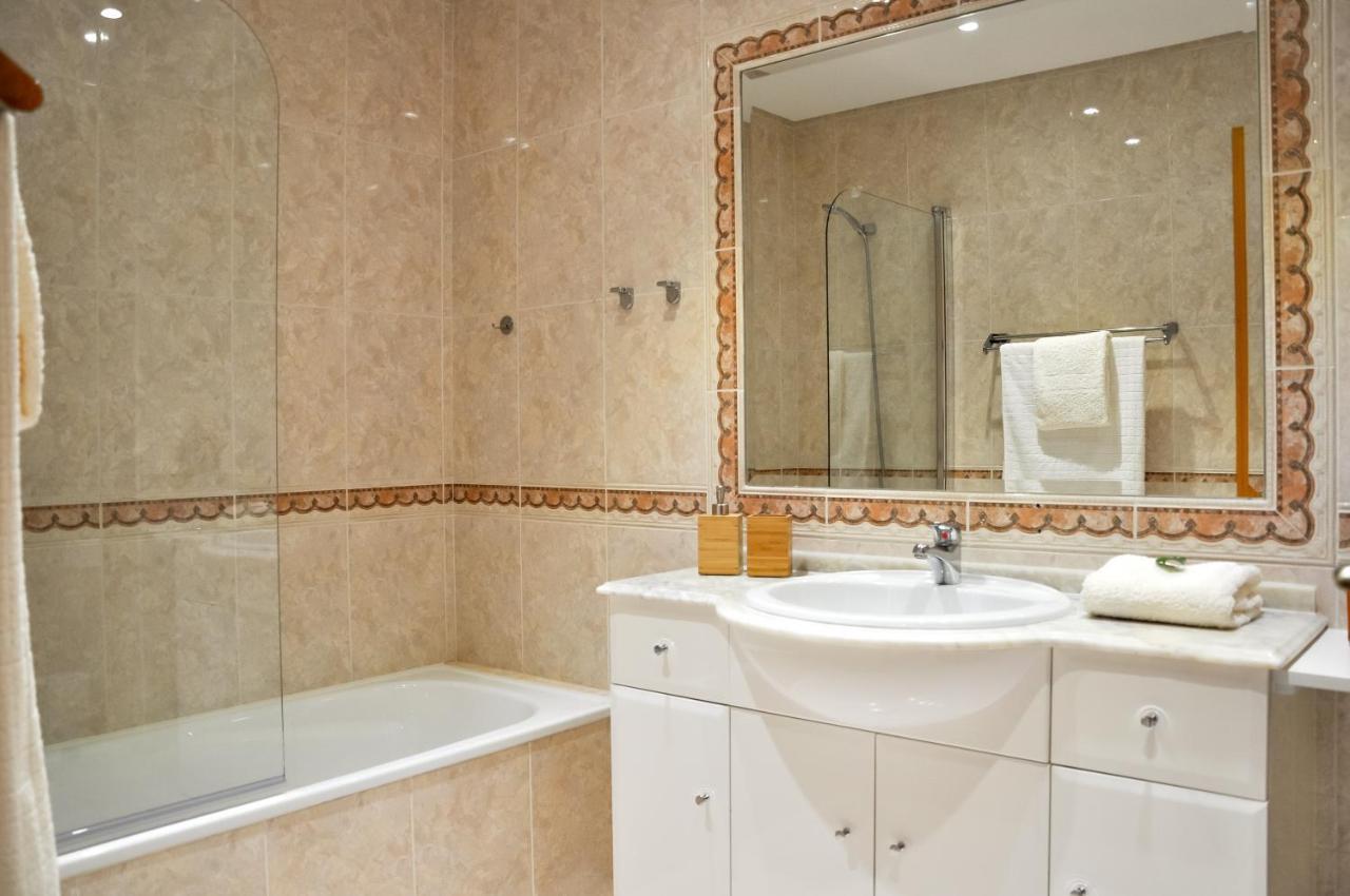 Lovelystay - 2Br Modern, Pool Access, Close To Marina & Beach Quarteira Extérieur photo