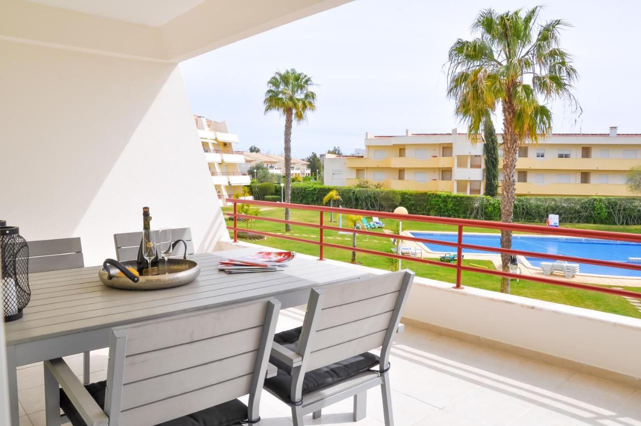 Lovelystay - 2Br Modern, Pool Access, Close To Marina & Beach Quarteira Extérieur photo