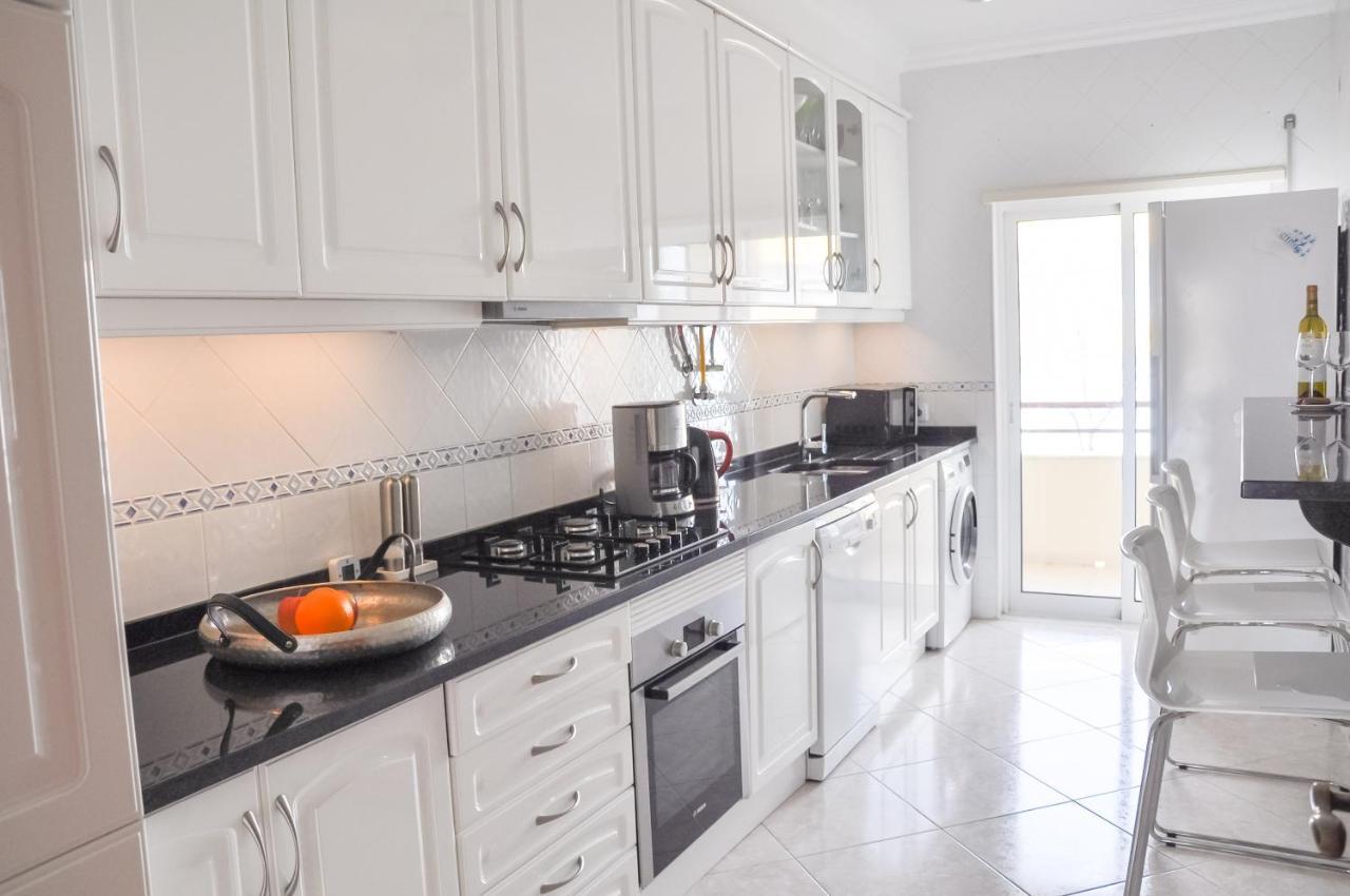 Lovelystay - 2Br Modern, Pool Access, Close To Marina & Beach Quarteira Extérieur photo