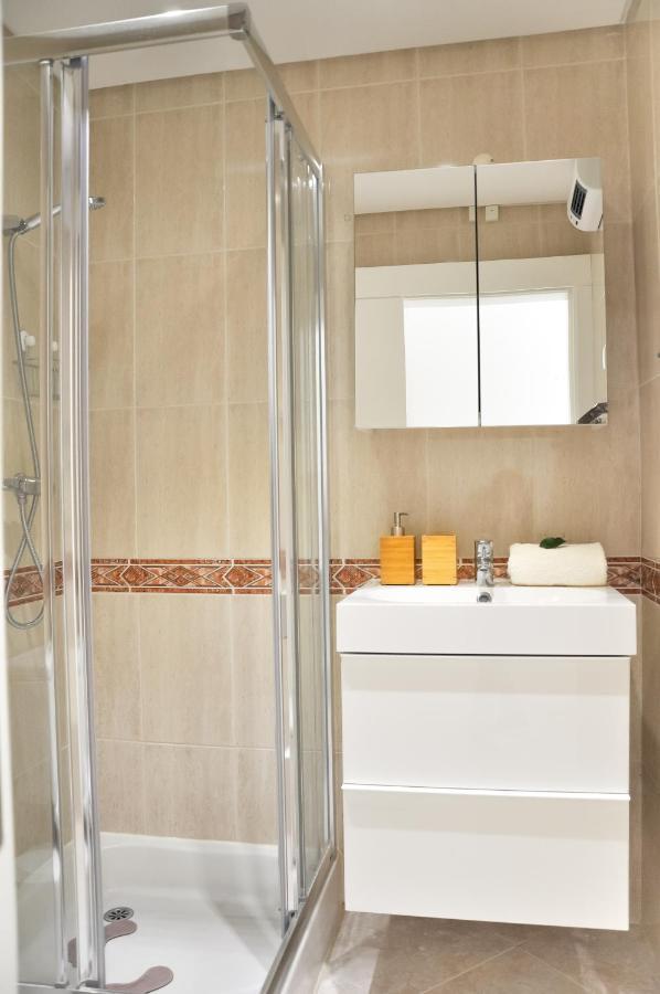 Lovelystay - 2Br Modern, Pool Access, Close To Marina & Beach Quarteira Extérieur photo